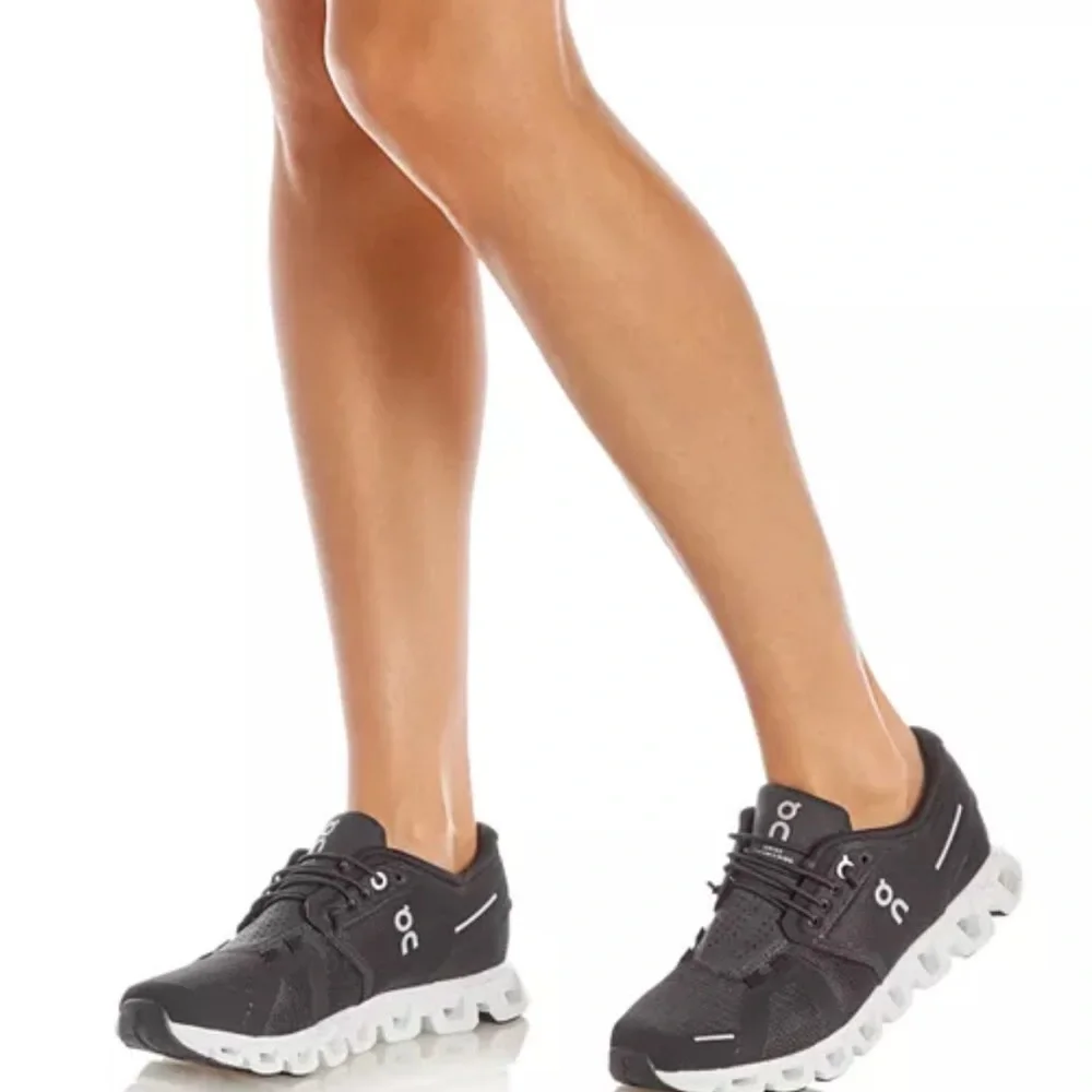 On Cloud 5 Women’s Sneakers in Black. Size 8.5. Excellent condition! - Picture 4 of 8